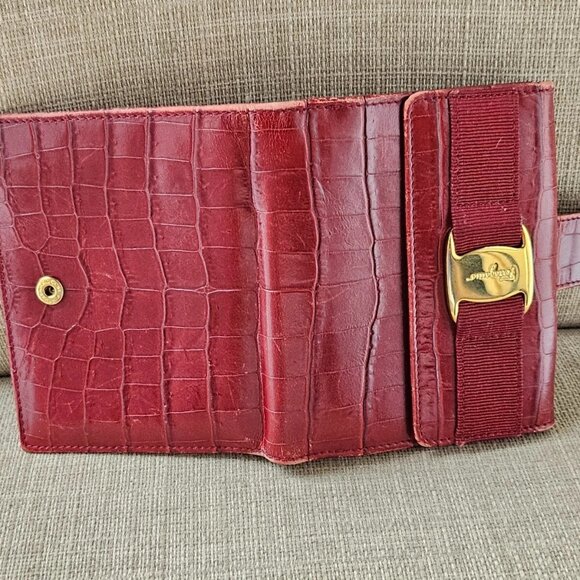 Salvatore Ferragamo Card Holder Embossed Vara Red Leather Bifold Wallet Italy - Picture 4 of 14